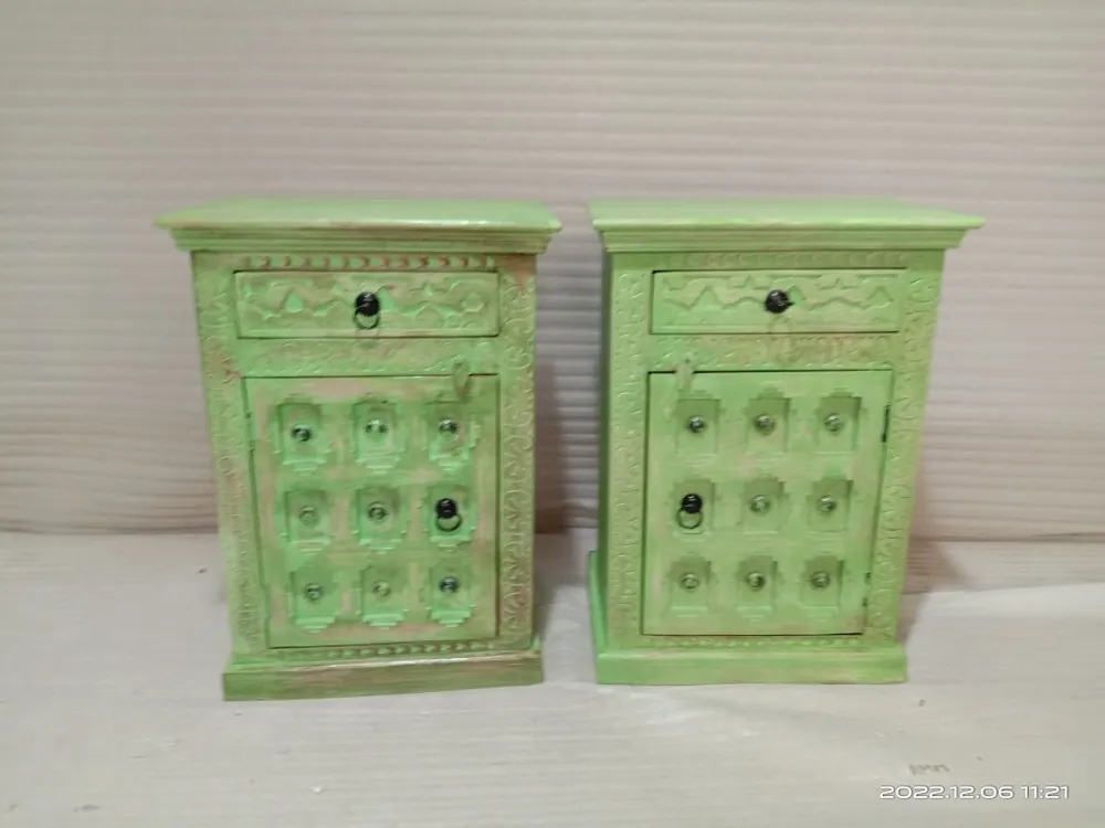 Vintage groen nachtkastje met lades Finale Uitverkoop