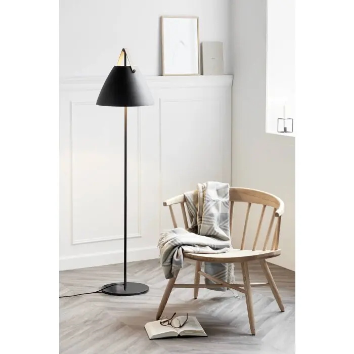 Gratis Retour Design For The People by Nordlux STRAP Staande lamp Zwart, 1-licht