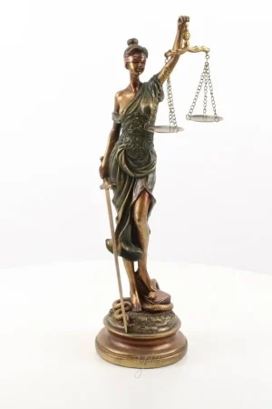 Laatste Kans Vrouwe Justitia harsbeeldje
