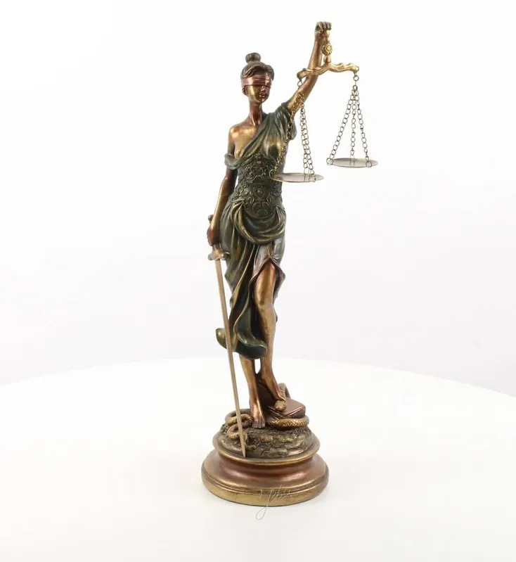 Laatste Kans Vrouwe Justitia harsbeeldje