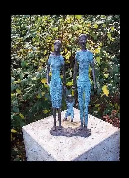 Uitverkoop Beeld brons modern koppel met kind