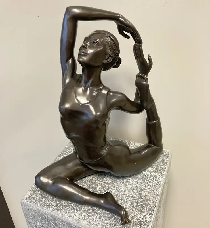 Must-Have Bronzen beeld Yoga dame been achterover 33cm