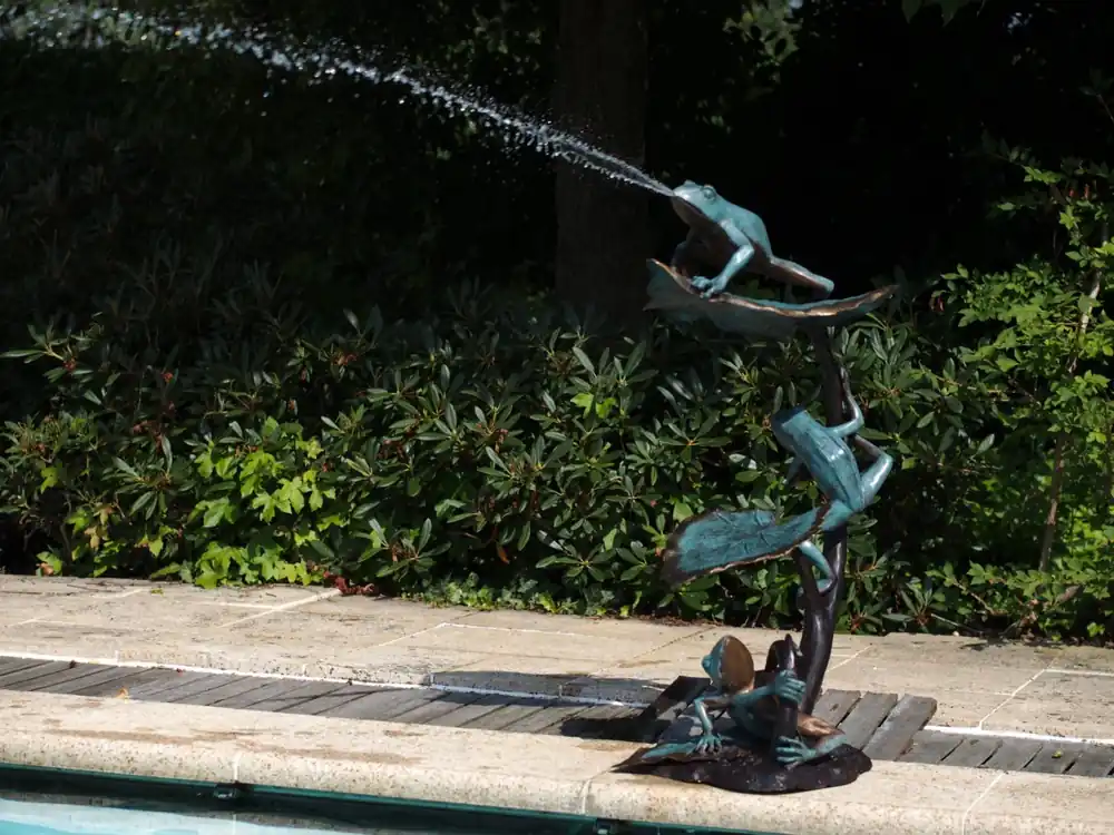 Nu Kopen Bronzen waterornament met kikkers op stam 95cm