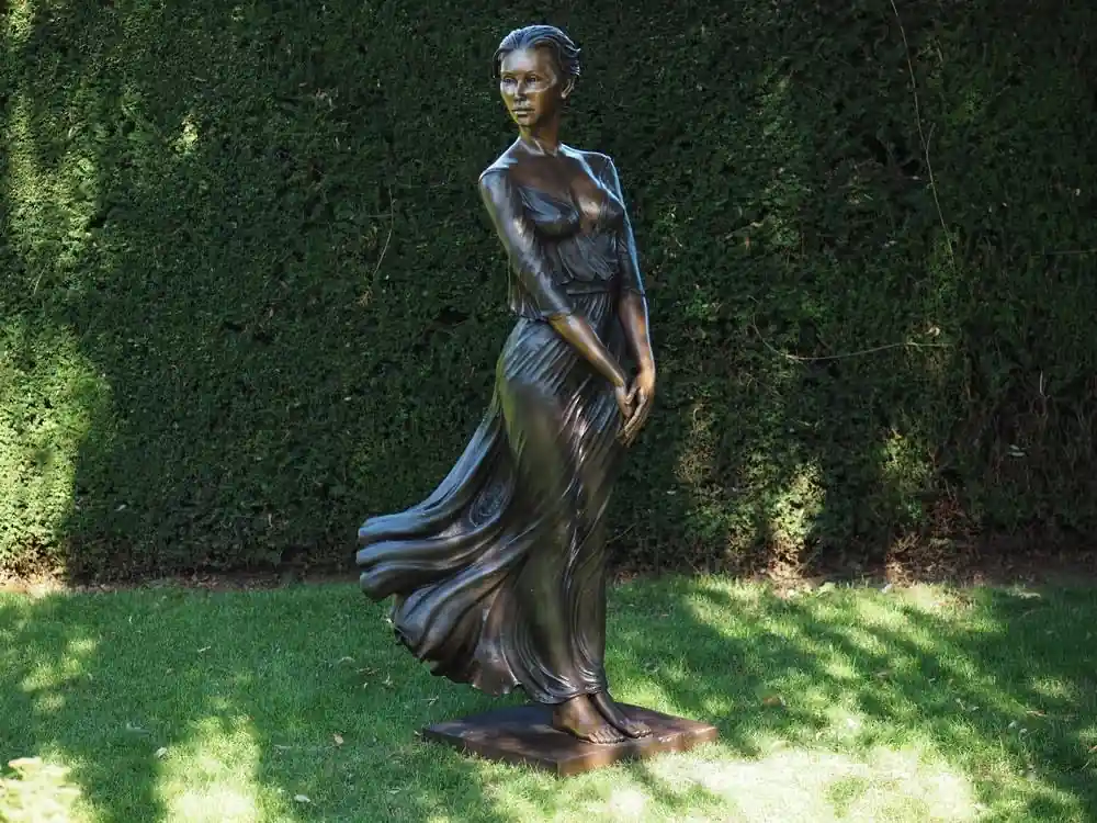 Bronzen charmante vrouw Gereduceerde Prijs