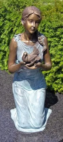 Bronzen beeld meisje met duif groen 58cm Weekendaanbieding