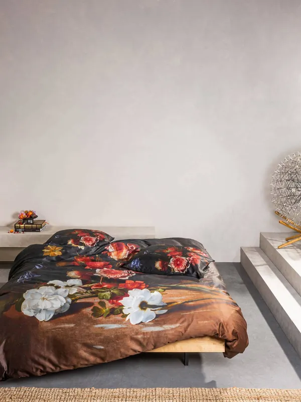 Essenza katoen-satijnen gebloemd 1-persoons dekbedovertrek 140x200 cm - donkerbruin Speciale Aanbieding
