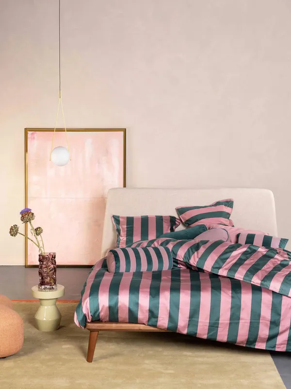 Seizoensaanbieding Essenza katoen-satijnen gestreepte 2-persoons dekbedovertrek 200x200 cm - woodrose/dark teal